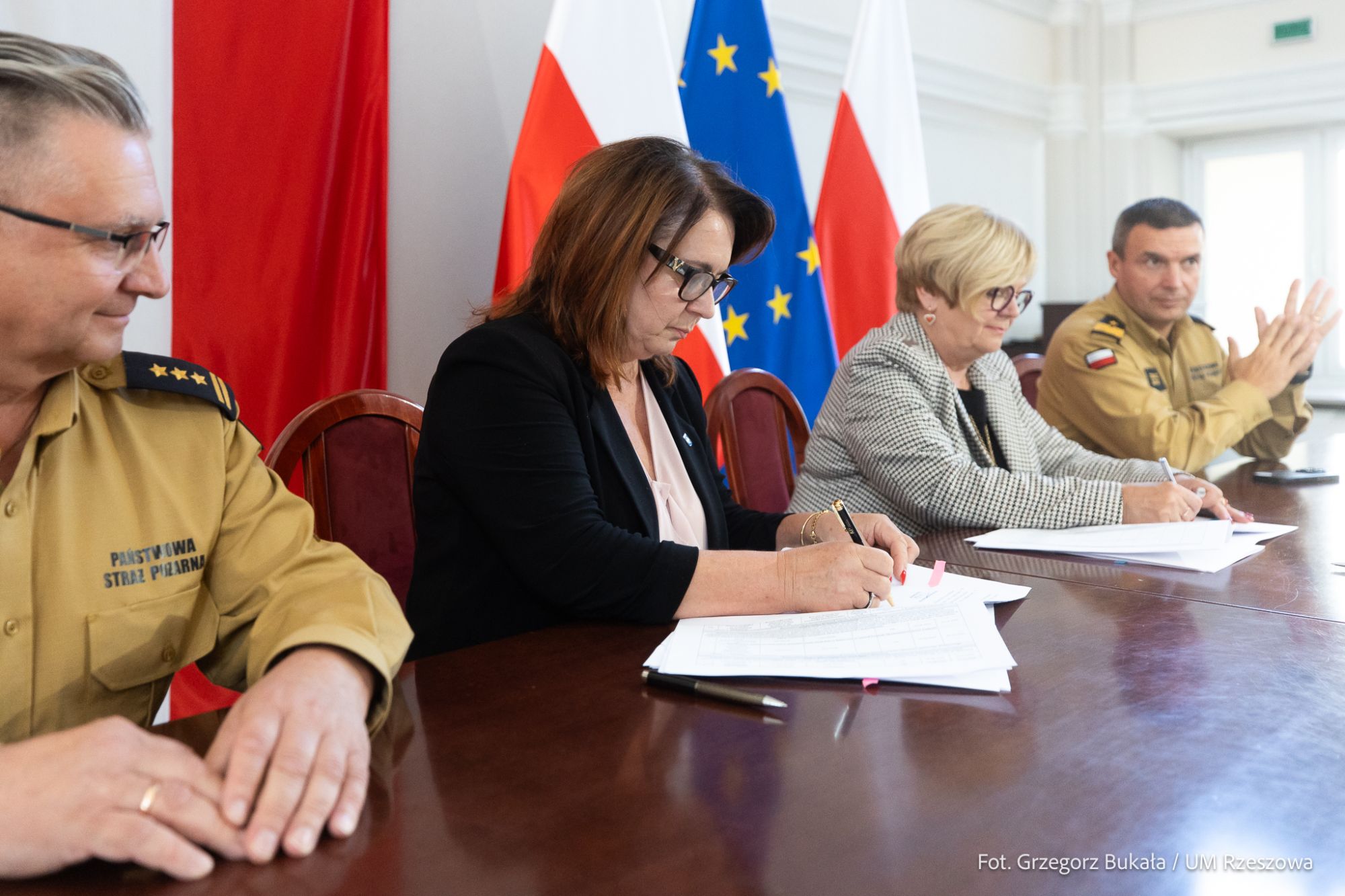 zdjęcie z uroczystego podpisania um&oacute;w dotacyjnych w Urzędzie Wojew&oacute;dzkim w Rzeszowie, fot. Grzegorz Bukała, Urząd Miasta Rzeszowa